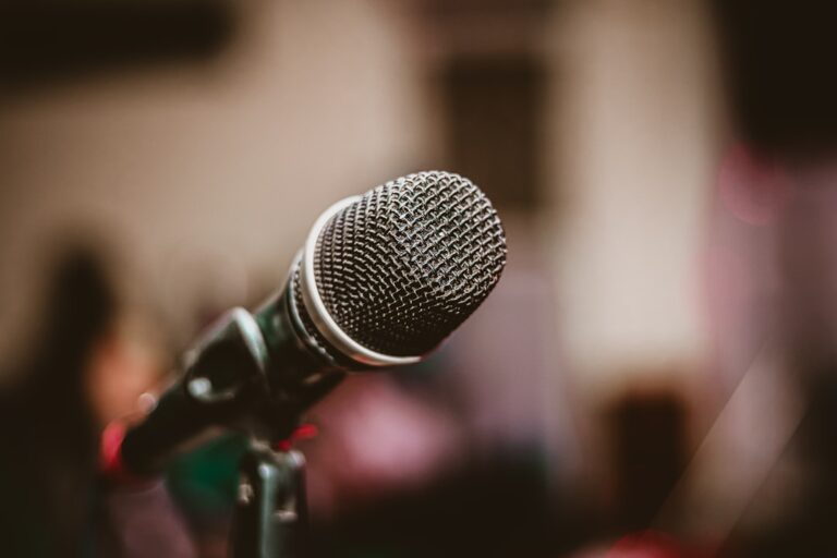 Exploring Different Types of Microphones for Live Performances